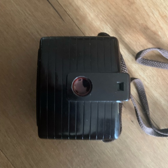 Kodak Holiday Flash Brownie Camera takes 127 Film.For collector showcasing. - Picture 5 of 15